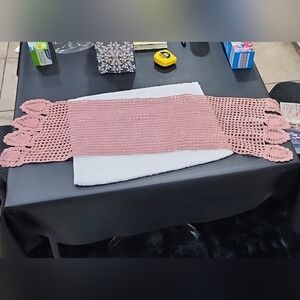 VINTAGE HANDMADE PINK CROCHET TABLE RUNNER